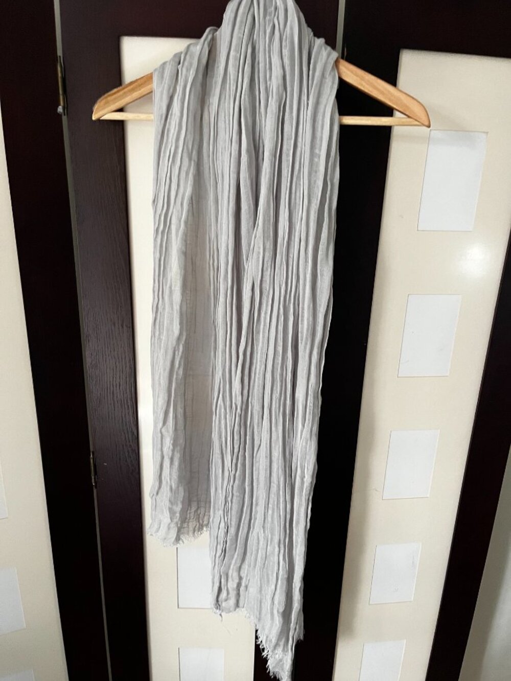 Lighweight linen blend crinkled scarf - Picture 2 of 4